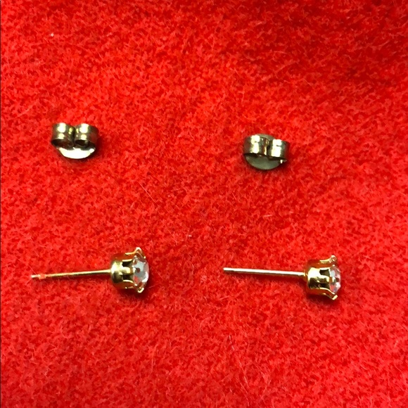 14 k gold CZ Diamond stud earrings - Picture 5 of 8